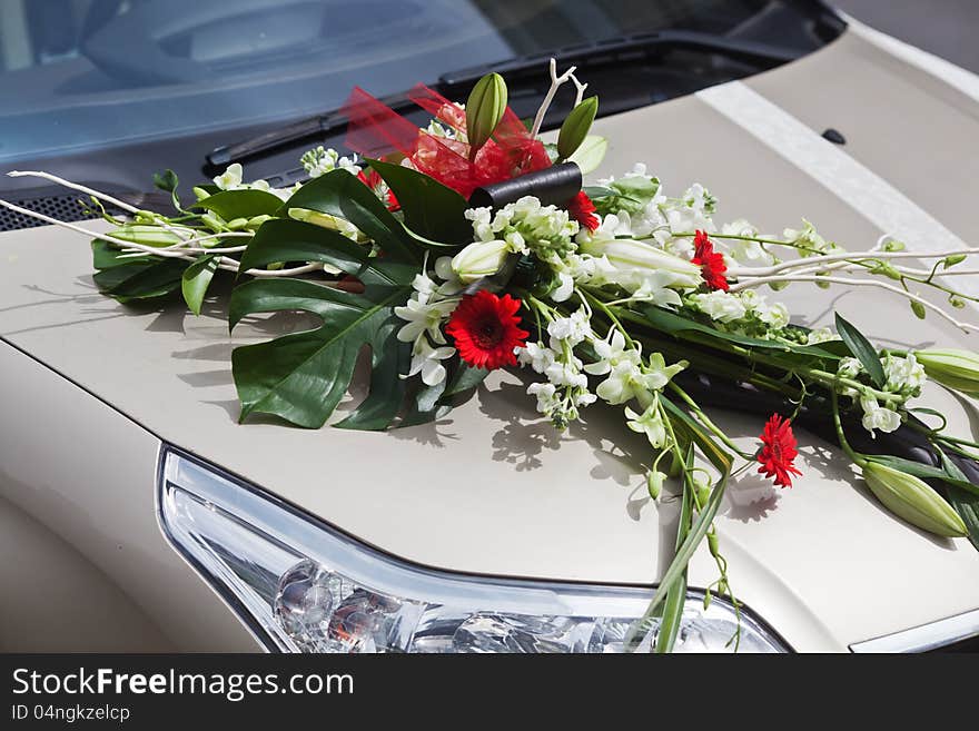 Flower bouquet on a car in celebration of wedding festivities