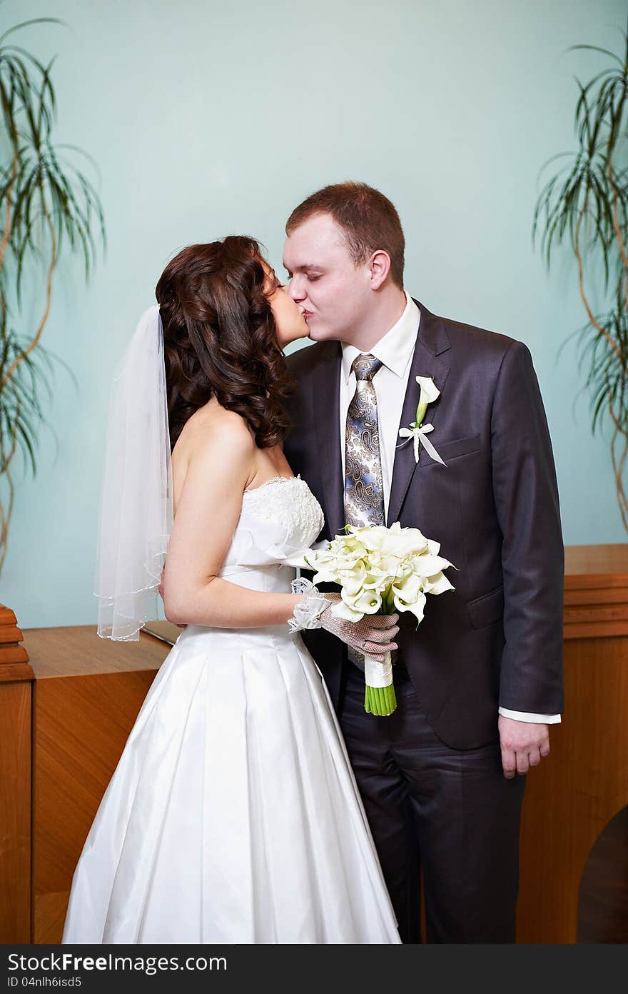 Kiss Bride And Groom