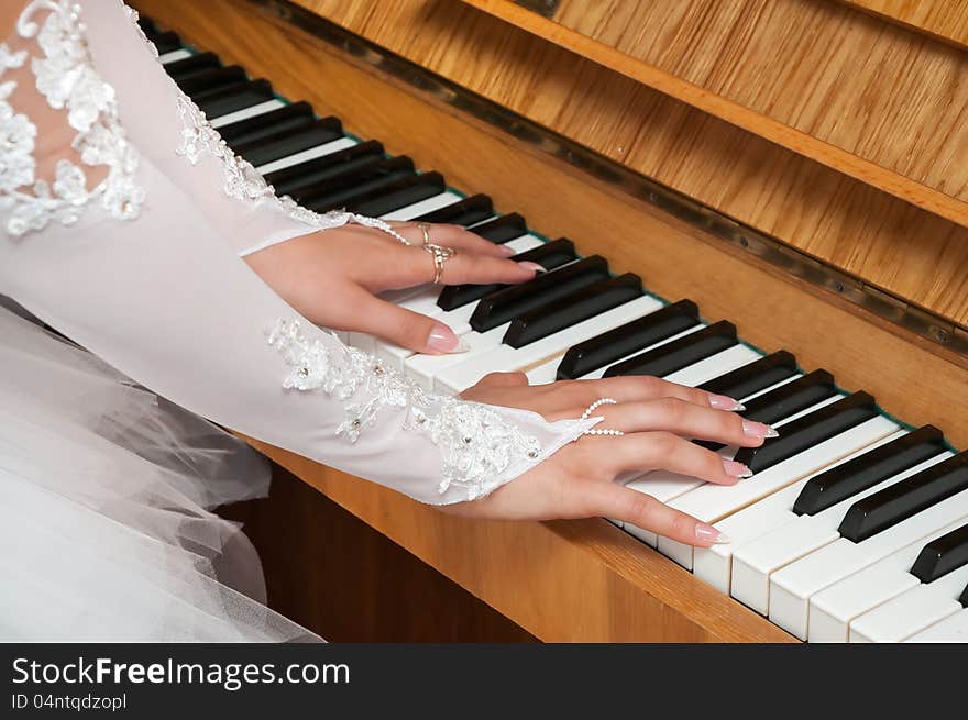 Bride's hands on the piano. Bride's hands on the piano