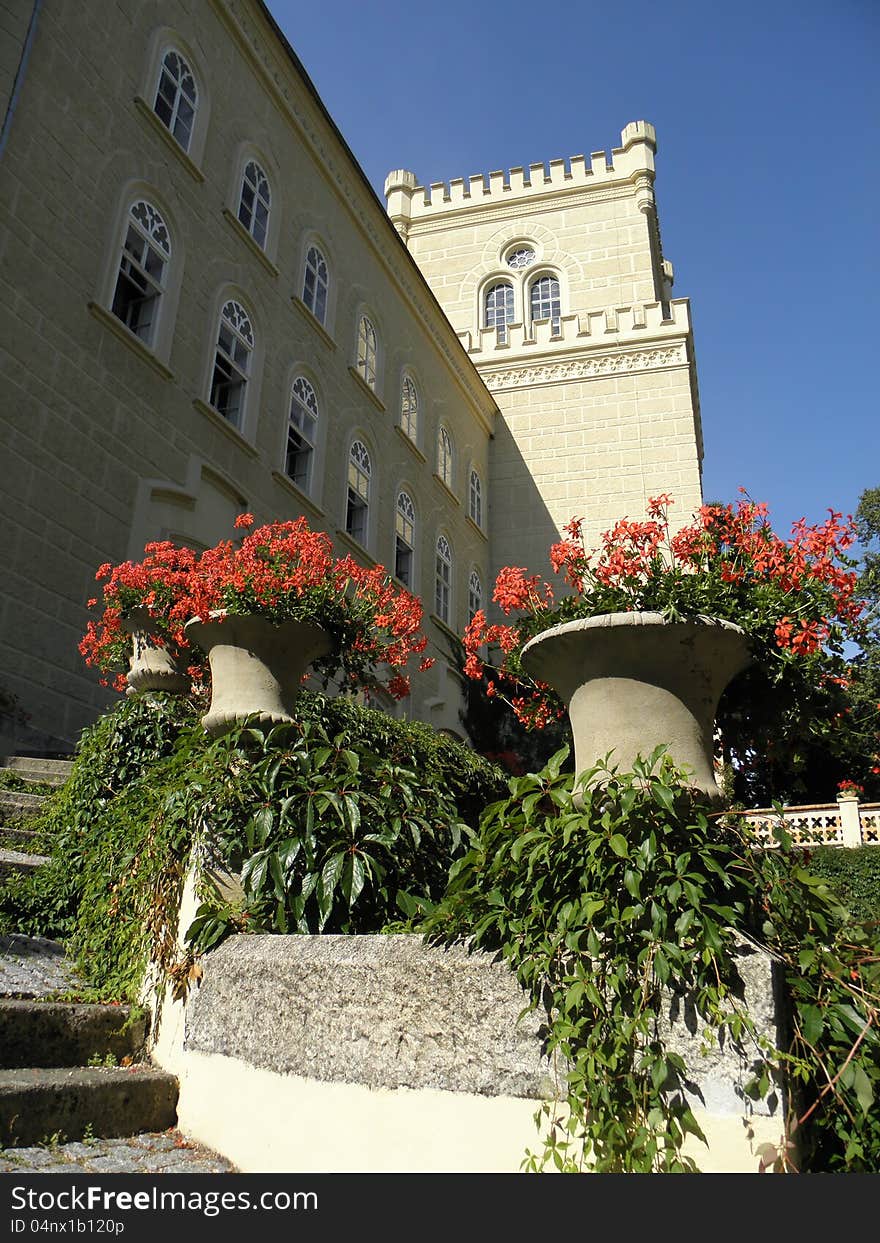 Way to the entrance gate of the castle