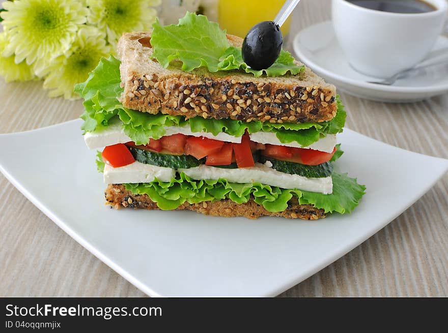 Sandwich with cheese and vegetables