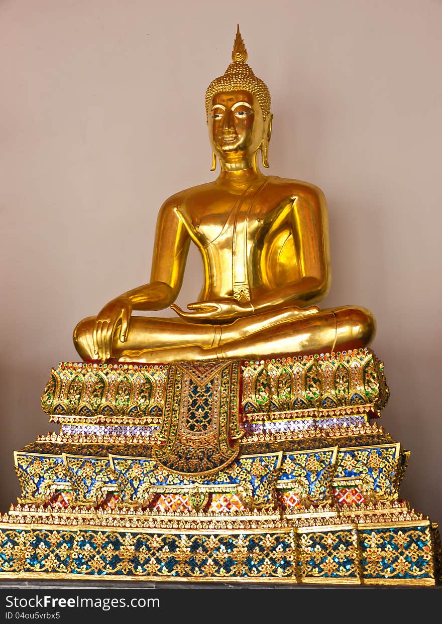 Buddha statue in Pho temple