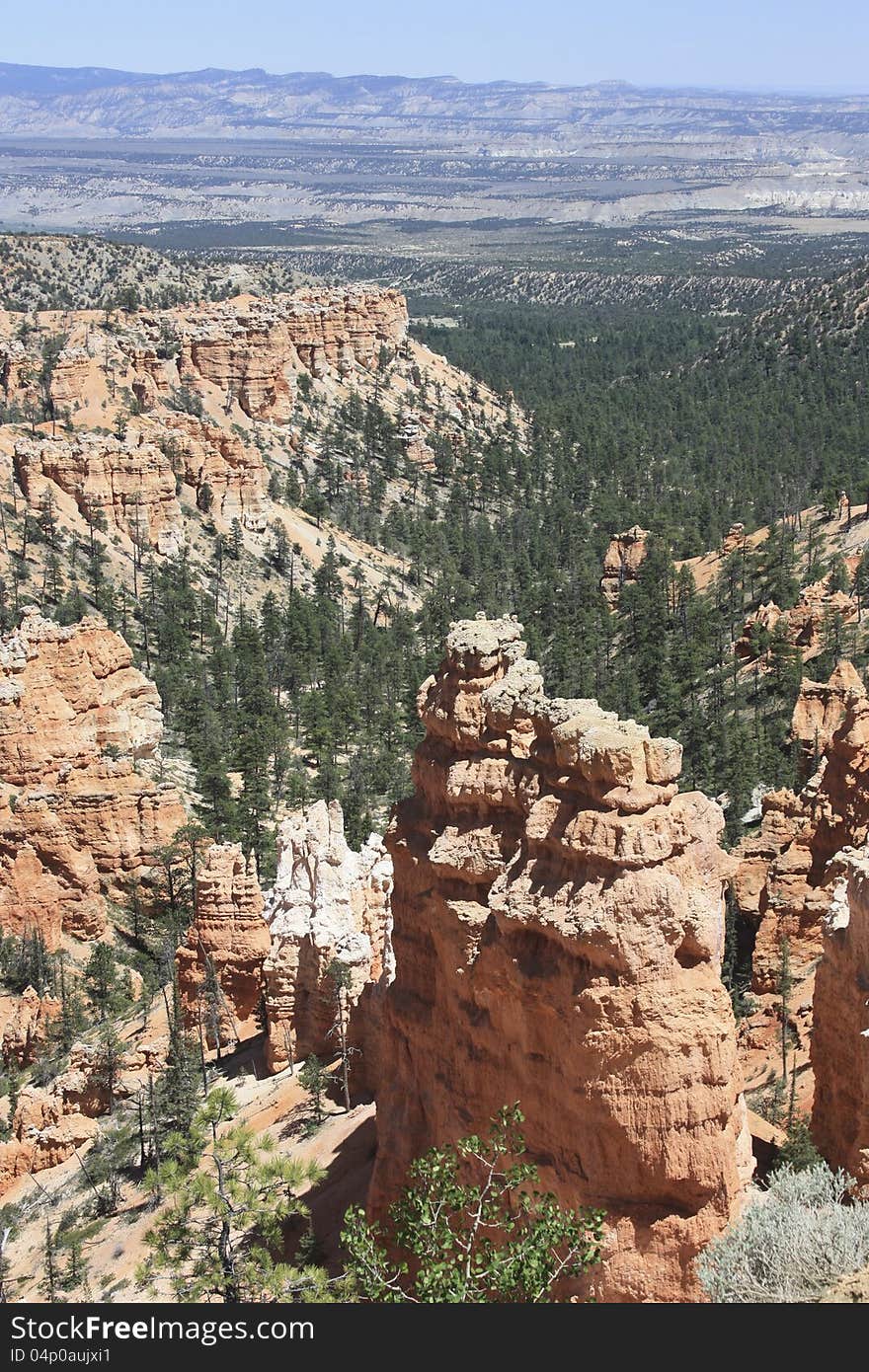 Large hoodoo in Bryce Canyon in southern Utah. Large hoodoo in Bryce Canyon in southern Utah