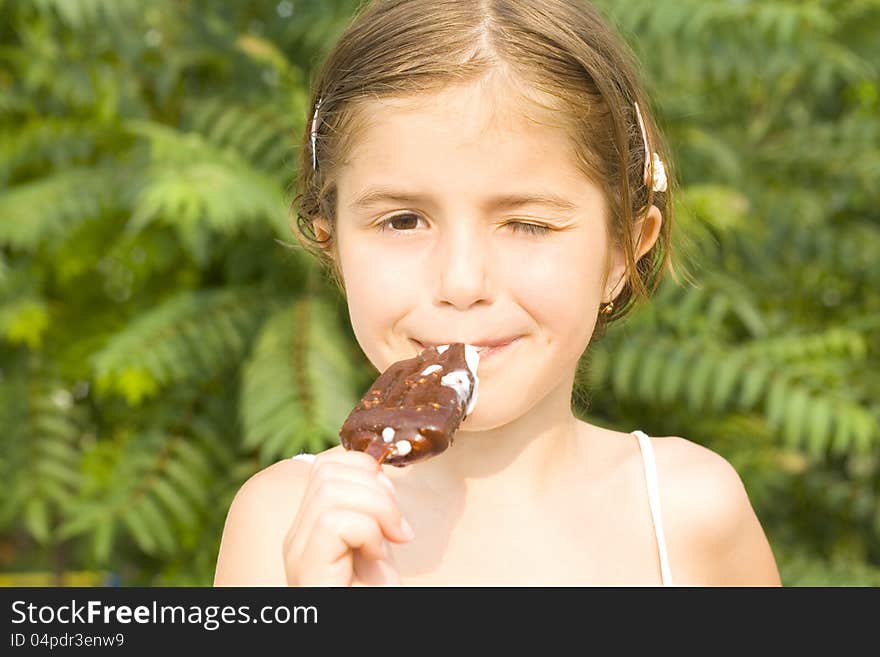 Child eating ice cream -happy child