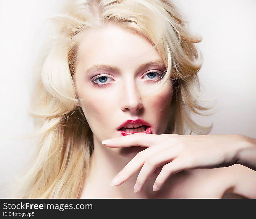 Fashion bond girl Beautiful makeup, blue eyes, red lips and healthy platinum hair. Fashion bond girl Beautiful makeup, blue eyes, red lips and healthy platinum hair