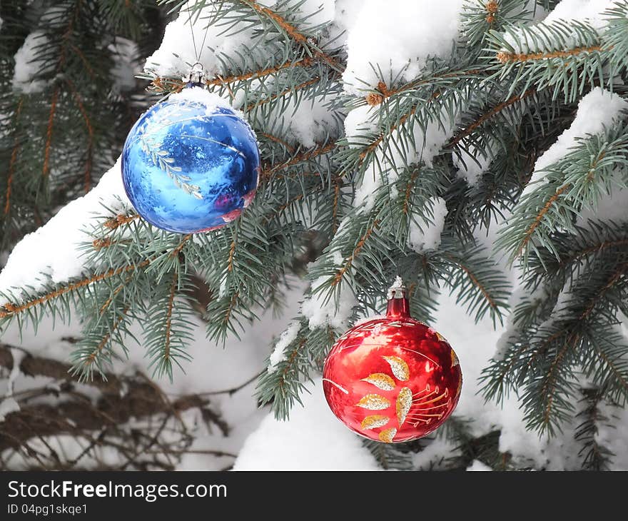 Christmas tree in nature, decorated with beautiful, colorful decorations, photography