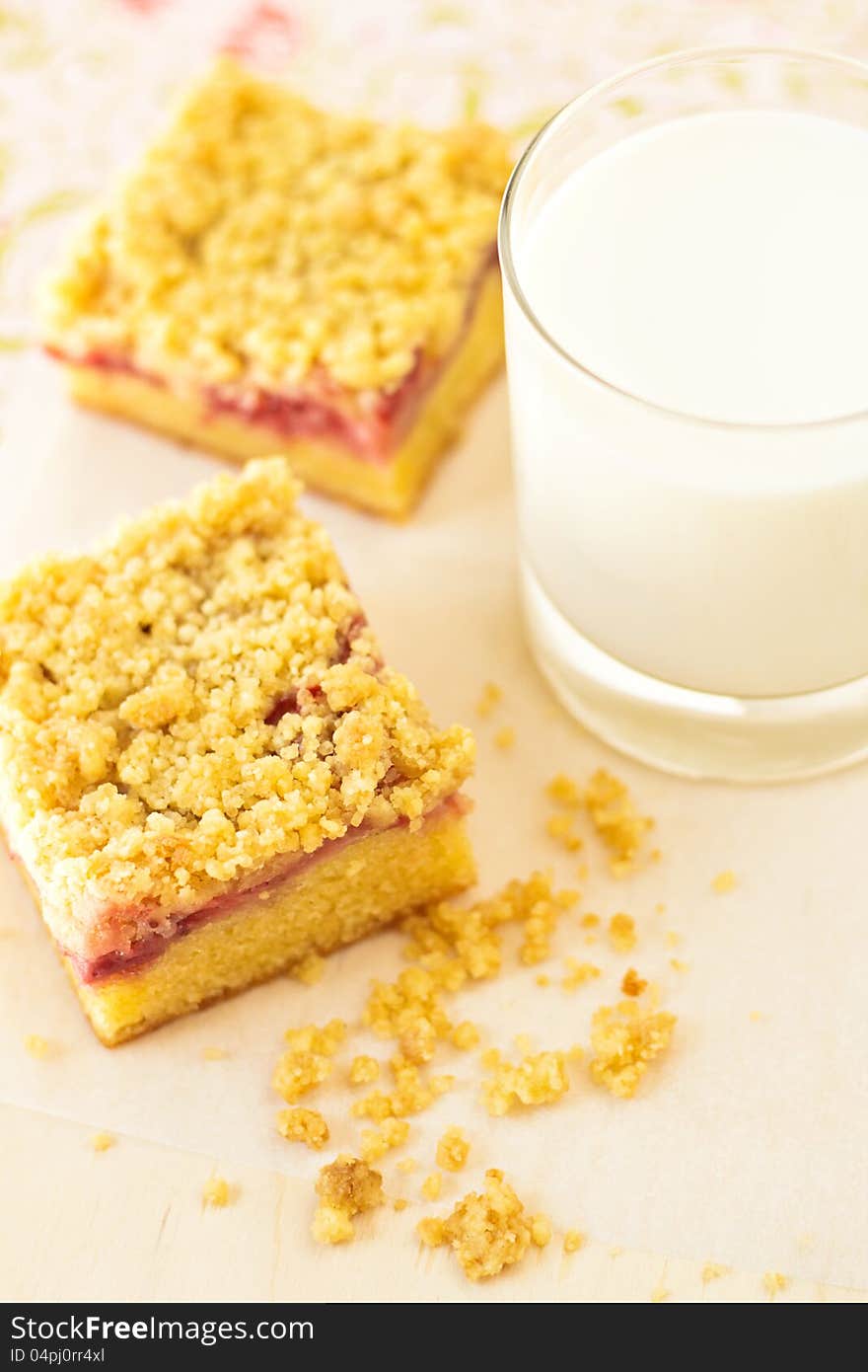 Strawberry crumb cake with a glass of milk