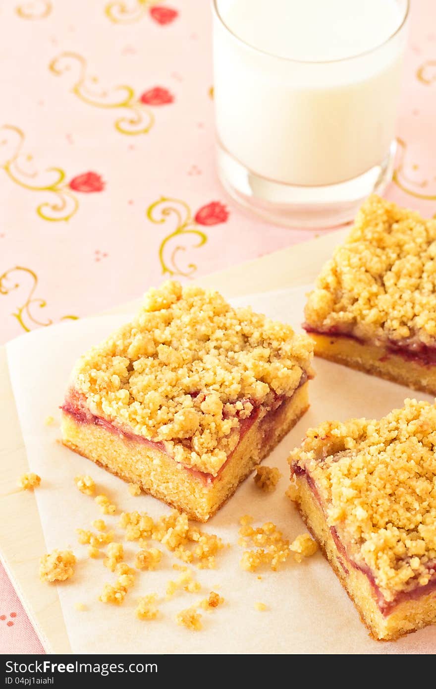 Strawberry crumb cake with a glass of milk