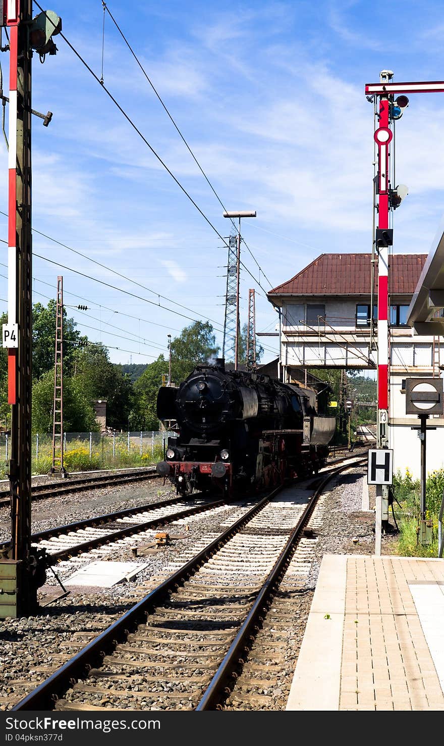 Steam from Siegen railway museum passing a semaphore at Kreuztal. Steam from Siegen railway museum passing a semaphore at Kreuztal