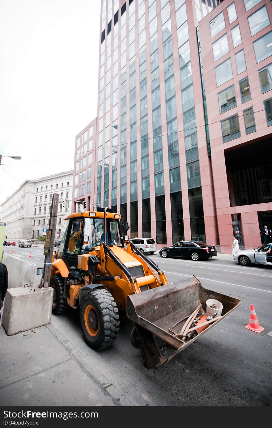 Loading excavation staying in urban