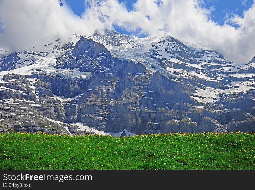 Walking from Kleine Scheideg to Wengen. Walking from Kleine Scheideg to Wengen.