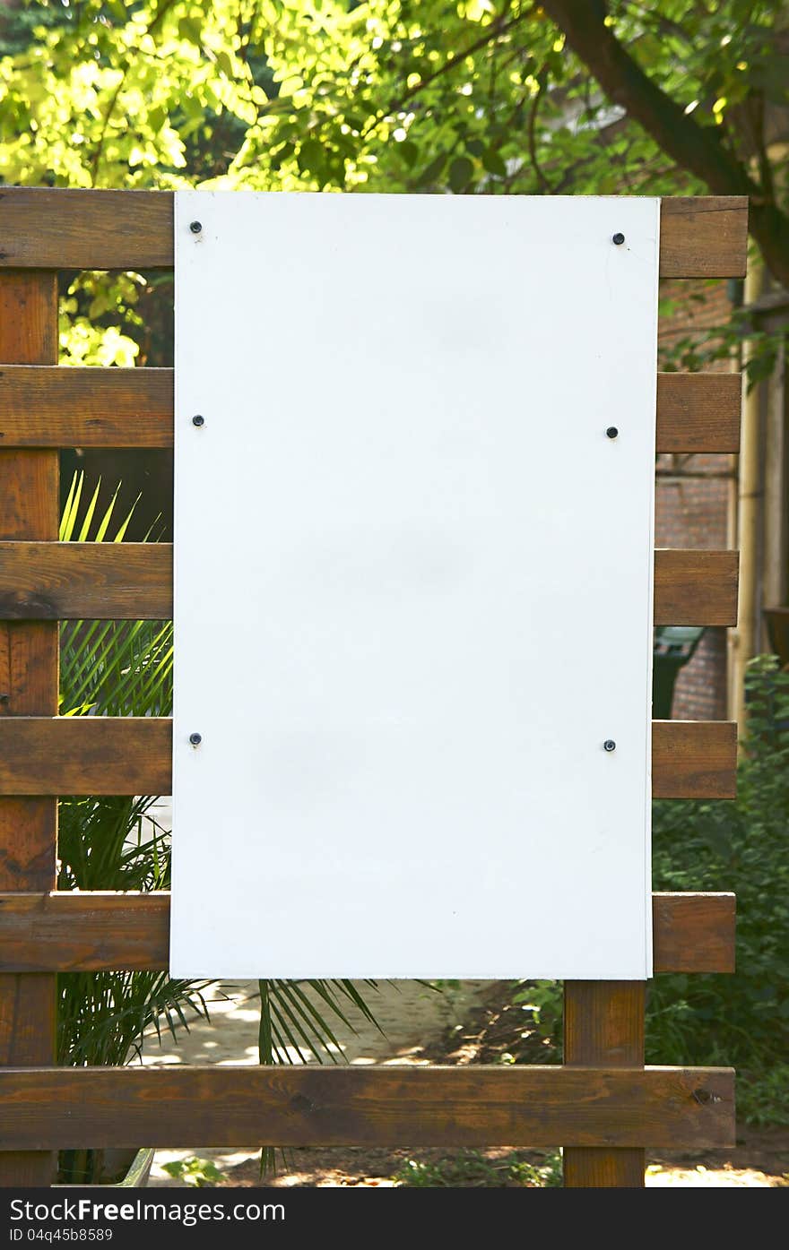 Blank signpost