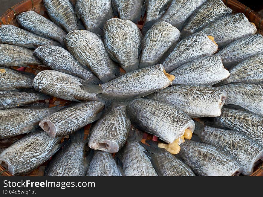 Drying snakeskin gourami fishs