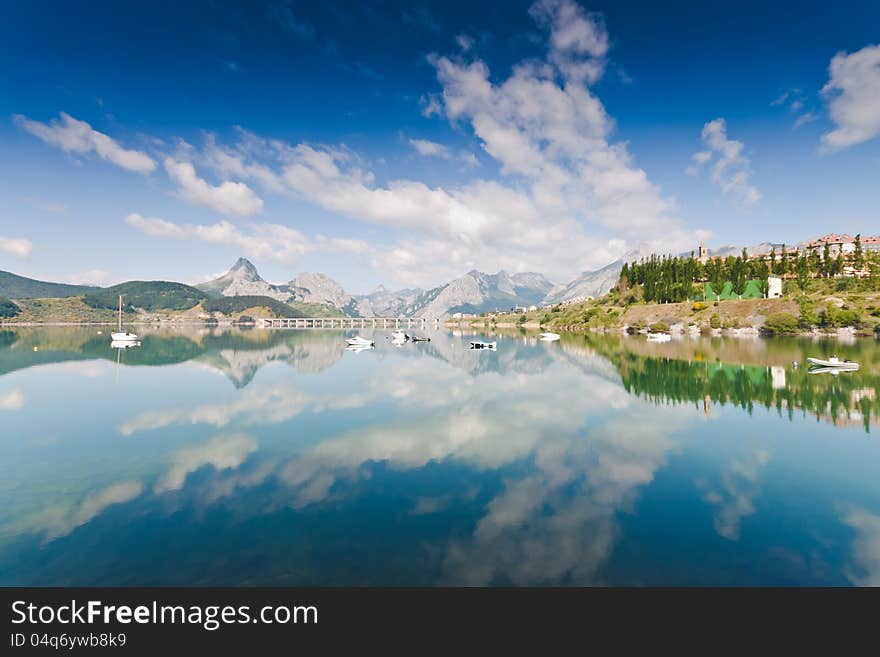 Lake mirror