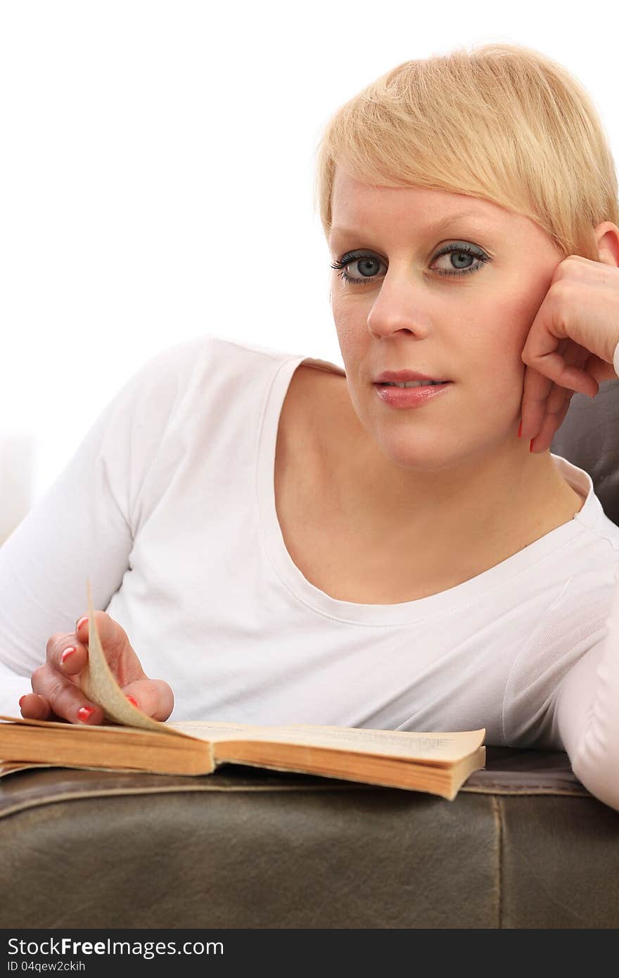 Image of a woman sitting in a library