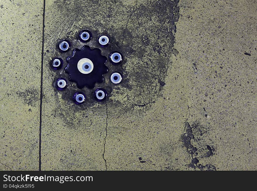 Turkish happy eyes in a wall.