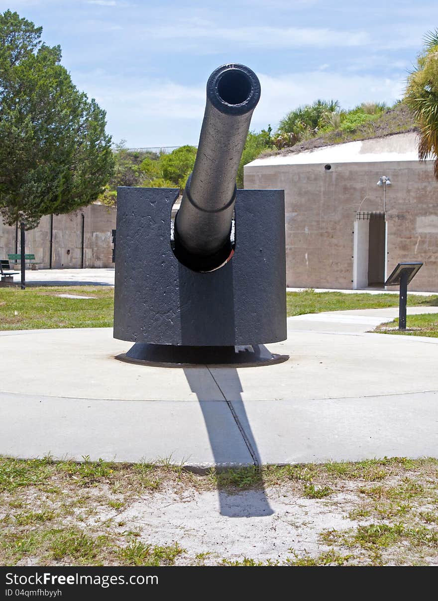 Late nineteenth (19th) century iron canons, in exhibition. Fort De Soto, Florida. Late nineteenth (19th) century iron canons, in exhibition. Fort De Soto, Florida