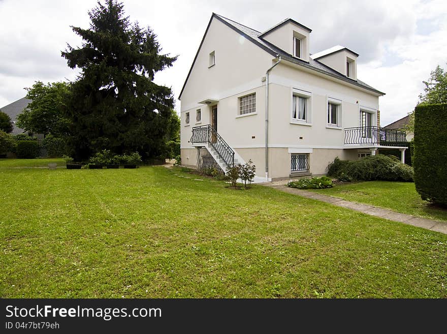 General view of a urban house in the outskirts of Paris. General view of a urban house in the outskirts of Paris.