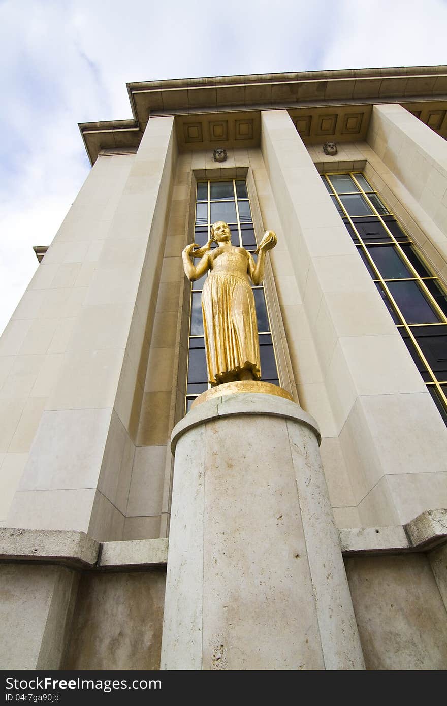 Chaillot palace gold statue