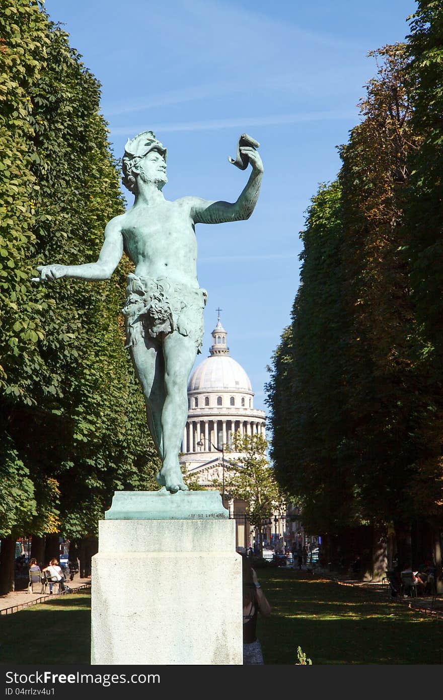 Statue The Greek Actor by Arthur Bourgeois (1838-1886) in the Luxembourg Gardens with the Pantheon in the background; Paris, France