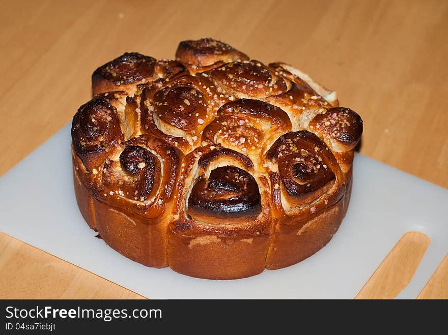 Baked sweet roll cake