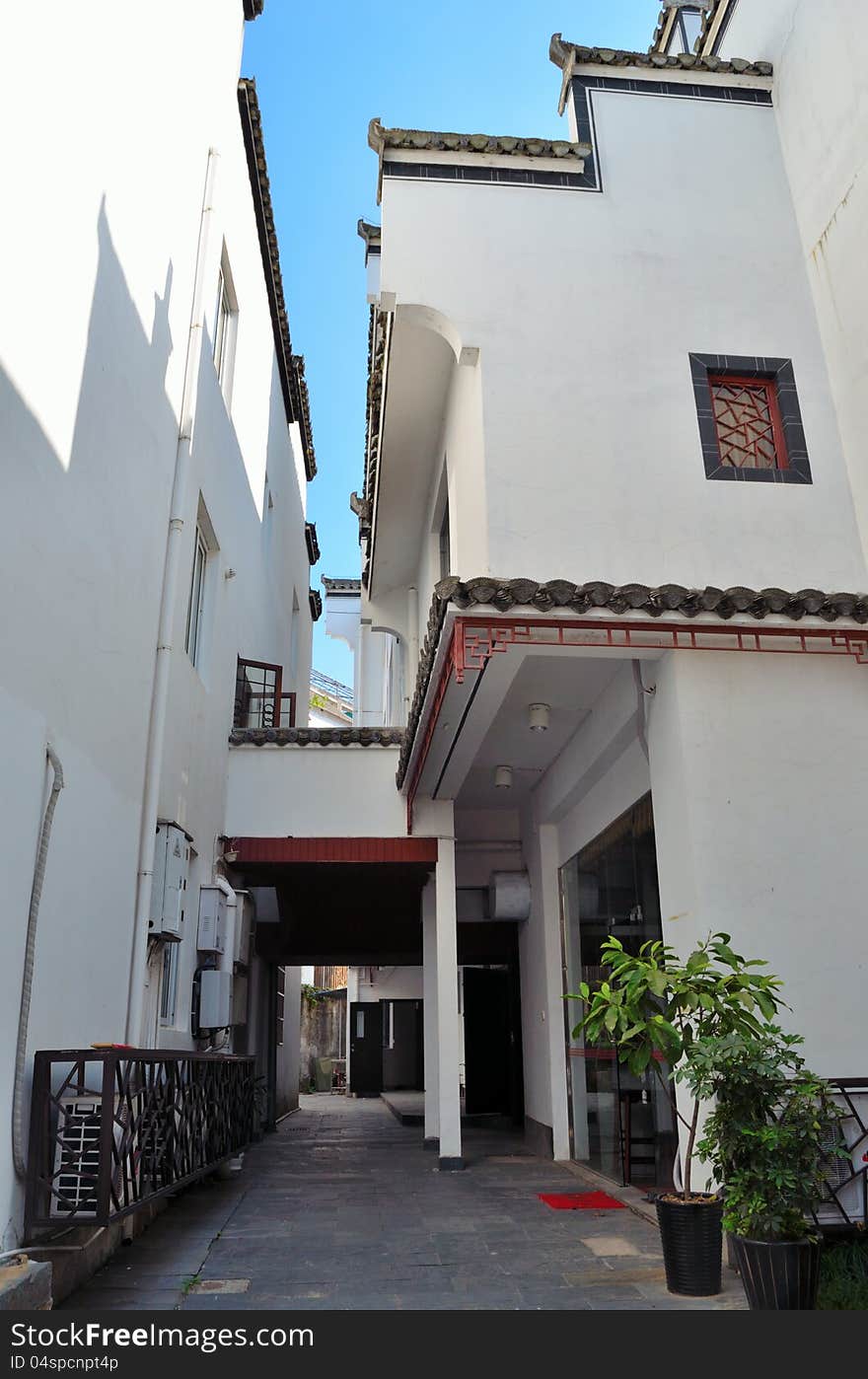 The traditional Chinese vernacular architecture is an epitome of Chinese traditional culture。Dark gray tiles are used on the roof of ordinary peoples houses in this neighborhood. The traditional Chinese vernacular architecture is an epitome of Chinese traditional culture。Dark gray tiles are used on the roof of ordinary peoples houses in this neighborhood.