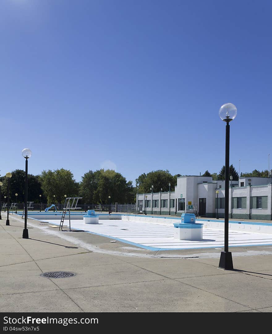 Empty pool closed for the cold weather seasons