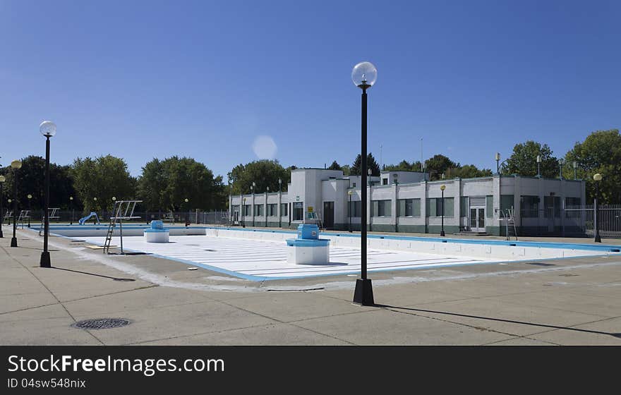 Empty pool closed for the cold weather seasons