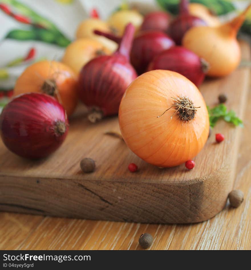 Red and yellow onions on the cutting board