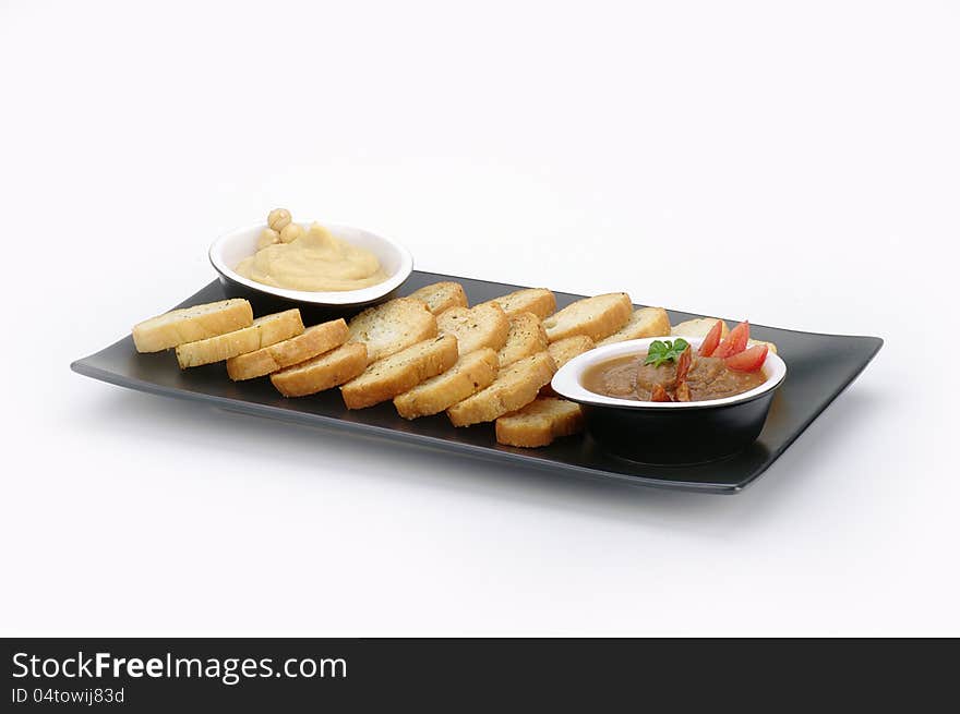 Toasted bread on a black plate with cream