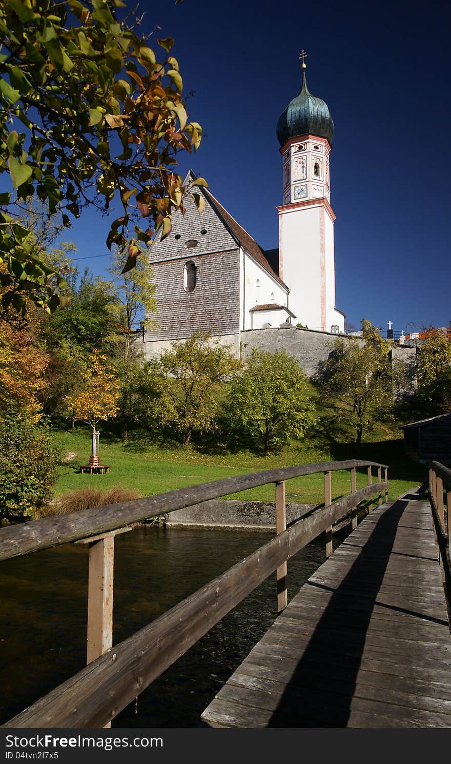 A golden day in October in the Bavarian village of Uffing on Lake Staffel. In front is the Ach River.