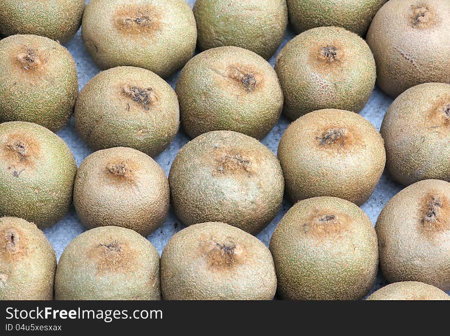 The background of ripe kiwi fruits