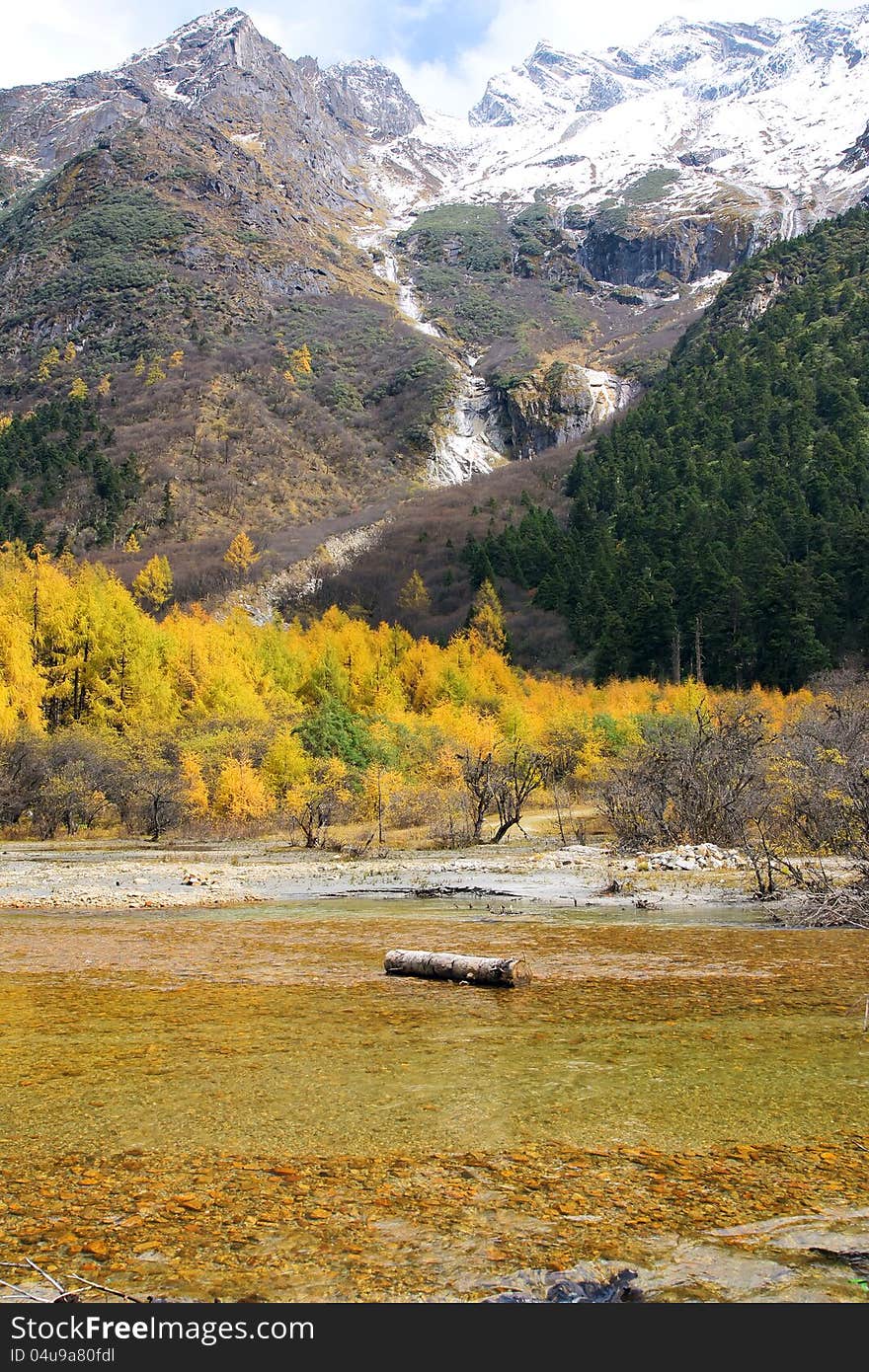 Autumnal mountain scenery