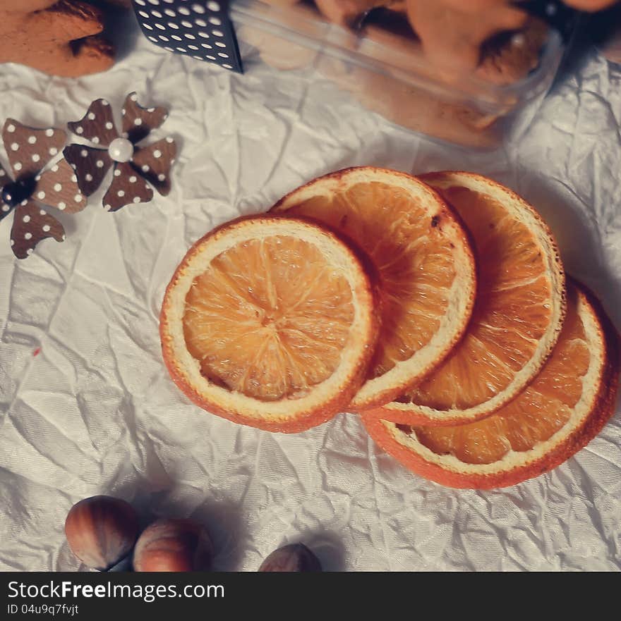 White table are orange segments with nuts and cones. White table are orange segments with nuts and cones