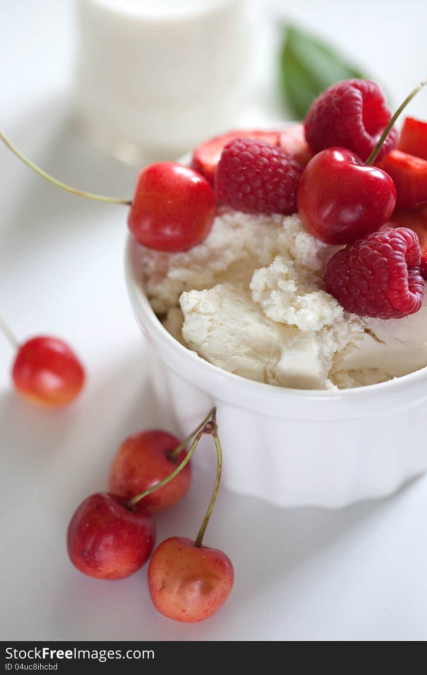 Cottage Cheese With Fresh Berries