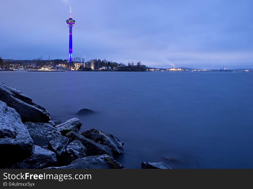 Näsinneula tower and rocky shore