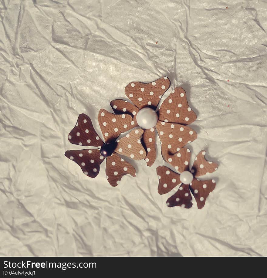 In gray brown flowers with white polka dots. In gray brown flowers with white polka dots