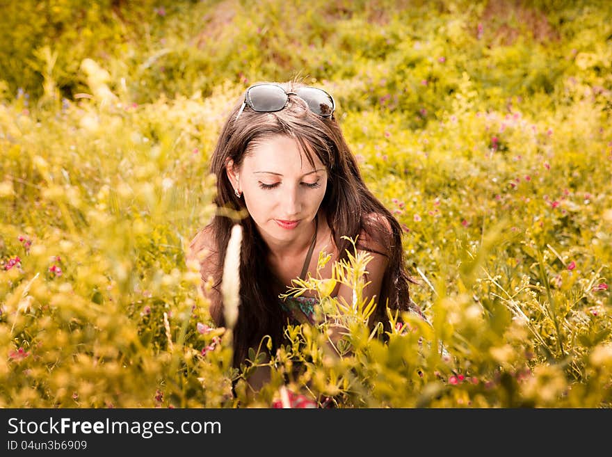 Beautiful woman portrait to the nature in black sunglasses. Beautiful woman portrait to the nature in black sunglasses