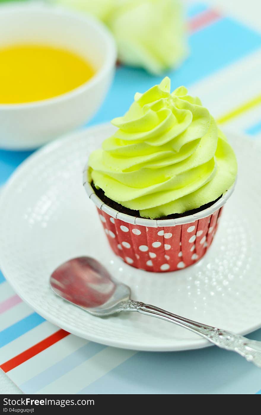 Green cup cake