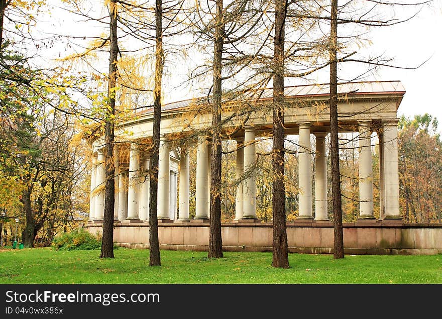 Construction of the manor of the eighteenth century near Moscow. Construction of the manor of the eighteenth century near Moscow