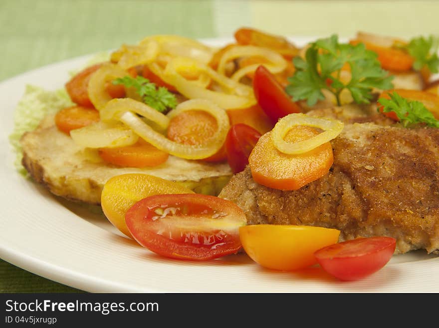 Fried chicken fillets with vegetables