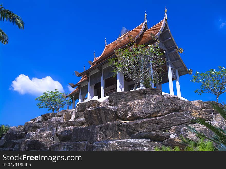 High on the rocks. Nong Nooch Garden.