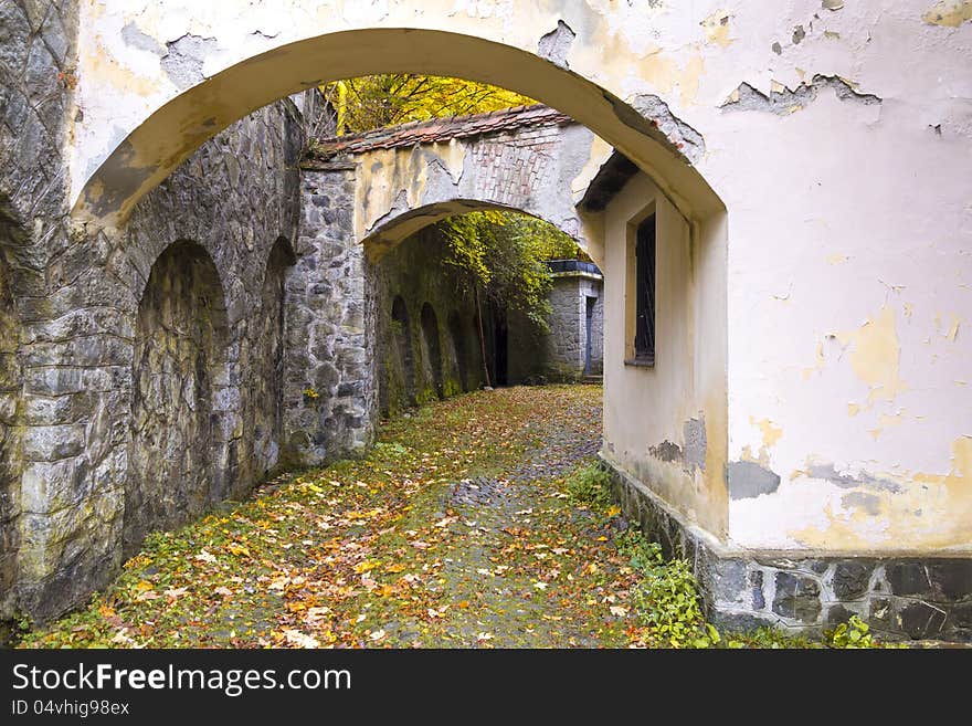 Medieval yard with arch and stone walls