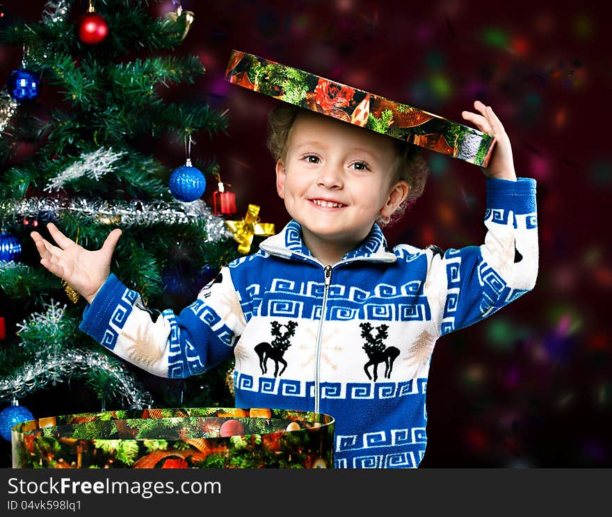 Foto- little boy on the background of the Christmas tree