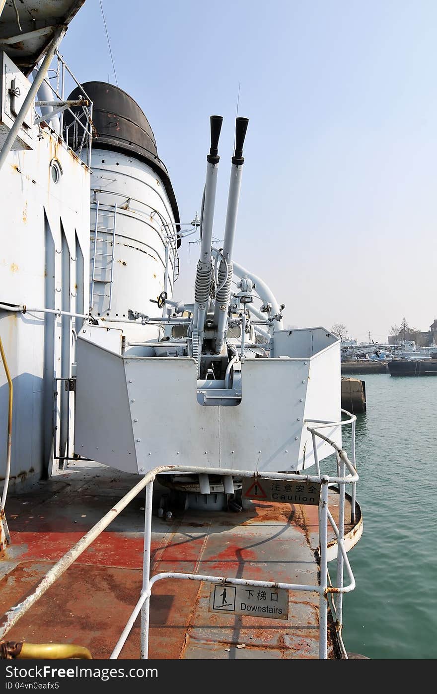 TheAnti-aircraft artillery on the destroyer，which taken in the Chinese Navy Museum. TheAnti-aircraft artillery on the destroyer，which taken in the Chinese Navy Museum