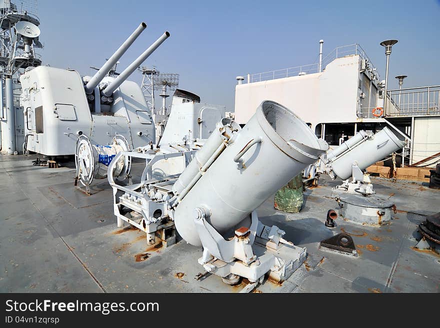 The main guns on the destroyer，which taken in the Chinese Navy Museum. The main guns on the destroyer，which taken in the Chinese Navy Museum