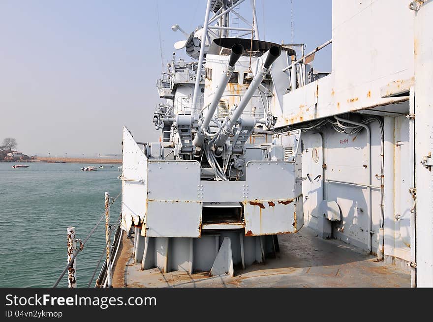 The gun on the destroyer，which taken in the Chinese Navy Museum. The gun on the destroyer，which taken in the Chinese Navy Museum