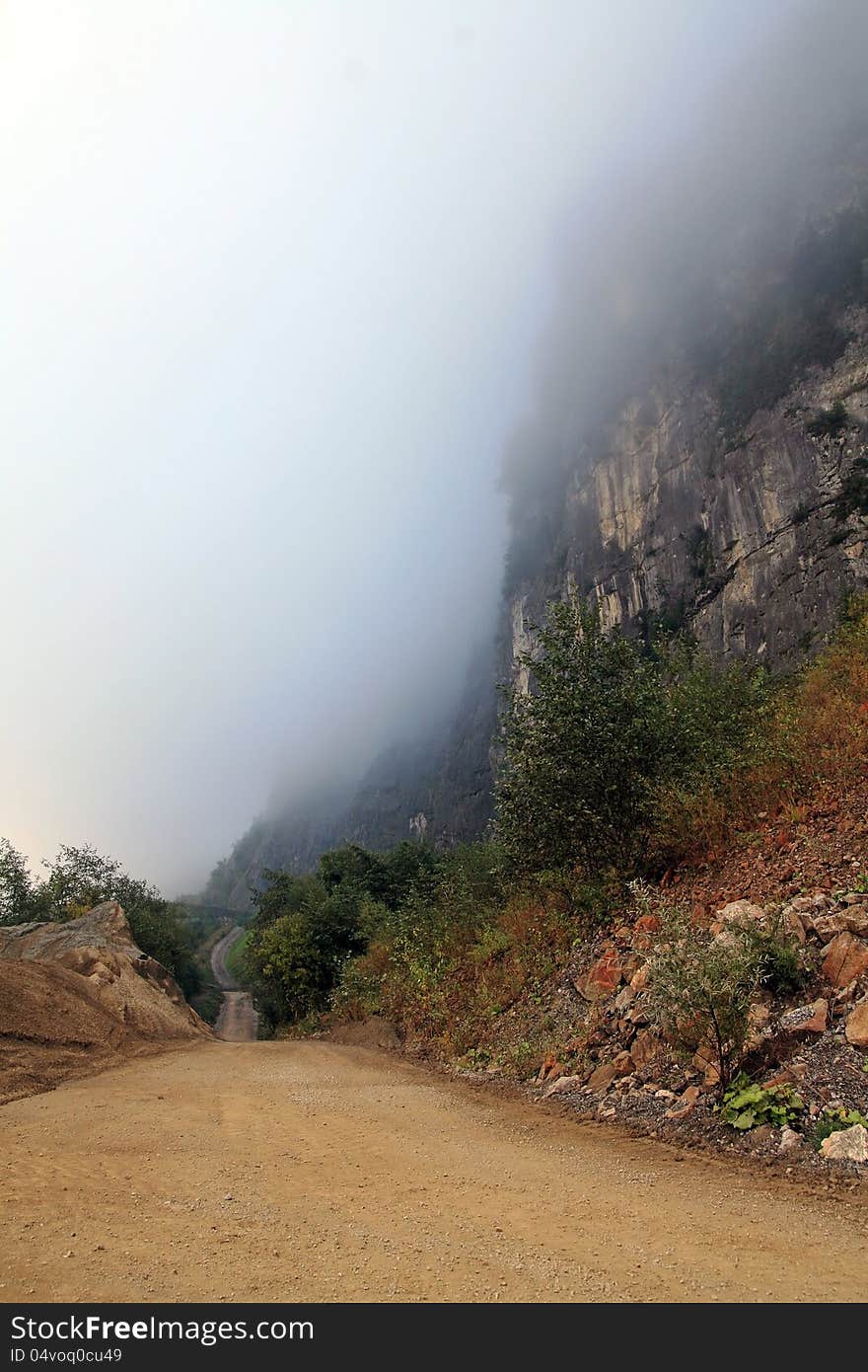 The way in the mountains disappears in the fog