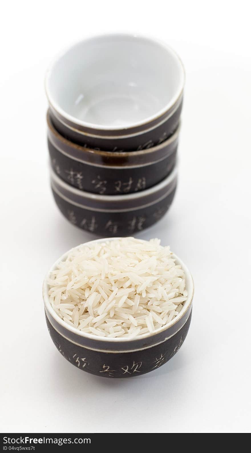 Uncooked rice in a ceramic bowl