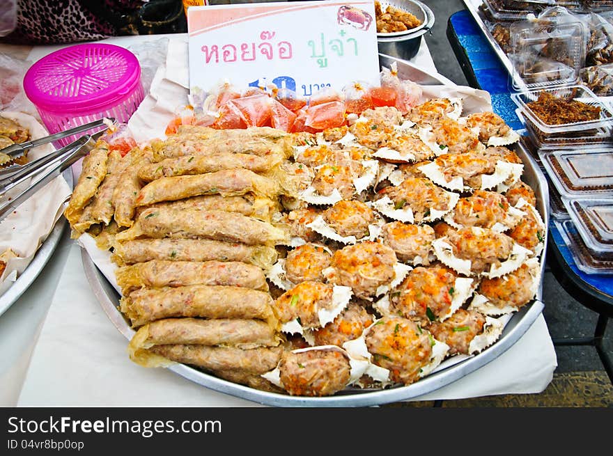 Deep-fried crab meat and minced pork in crab shell